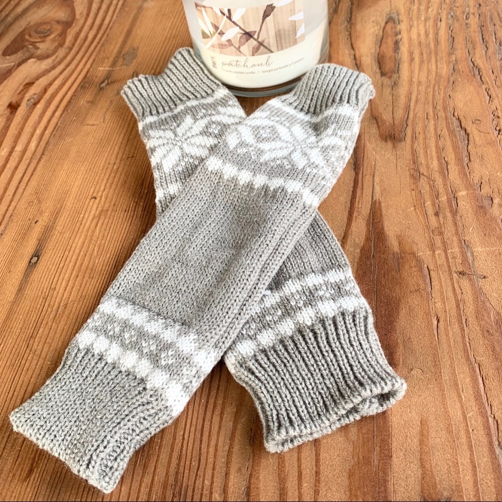 ✨KNIT ARM WARMERS WITH WINTER MOTIF✨